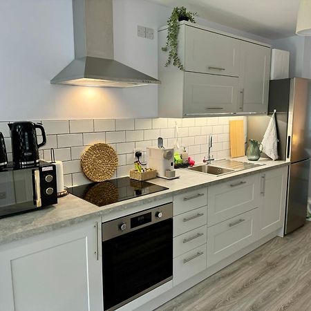 Apartamento Brand New Flat 5 With Free Parking And Fast Wifi York Exterior foto